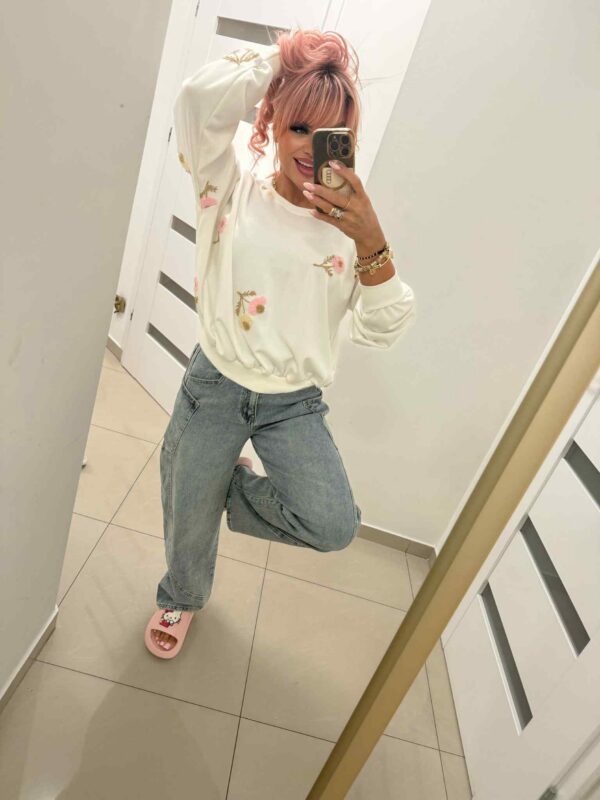 Bluza z haftowanymi kwiatami