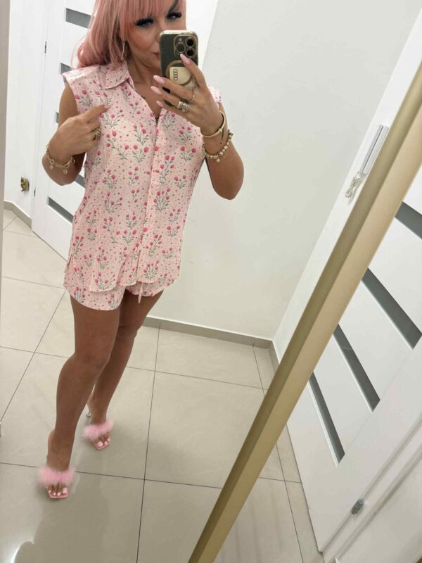 Letni komplet w kwiatowy print – koszula + spodenki