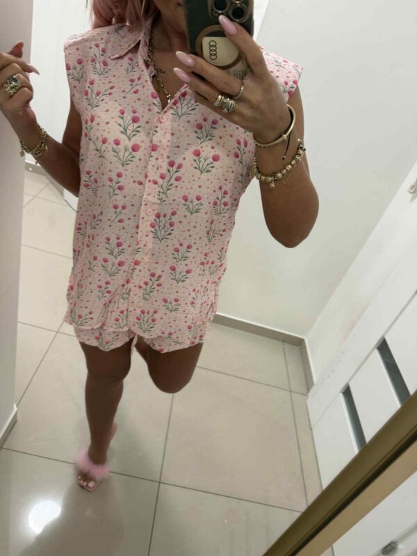 Letni komplet w kwiatowy print – koszula + spodenki