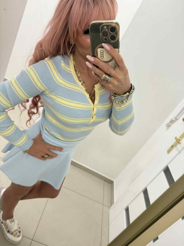 Bluzka w paski – pastelowa elegancja