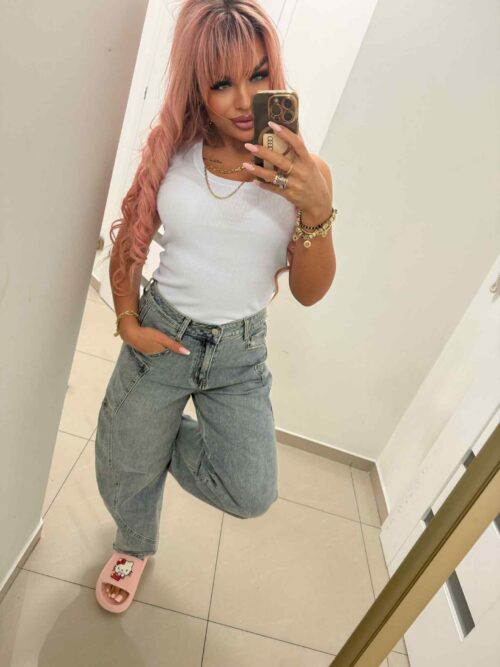 Jeansy relaxed fit z przeszyciami