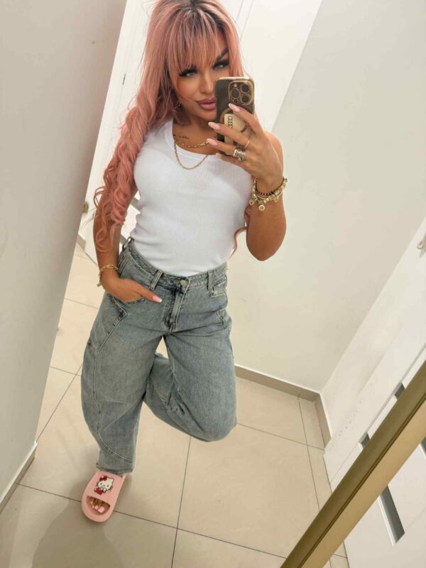 Jeansy relaxed fit z przeszyciami