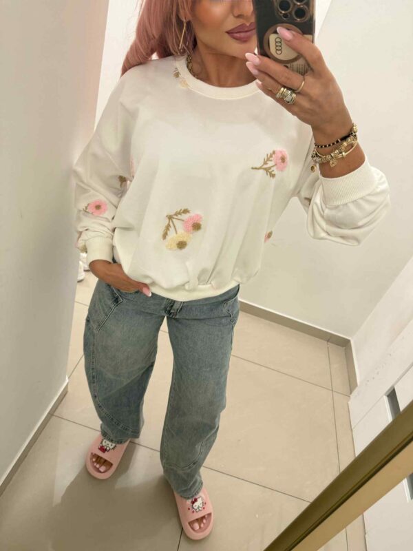 Bluza z haftowanymi kwiatami